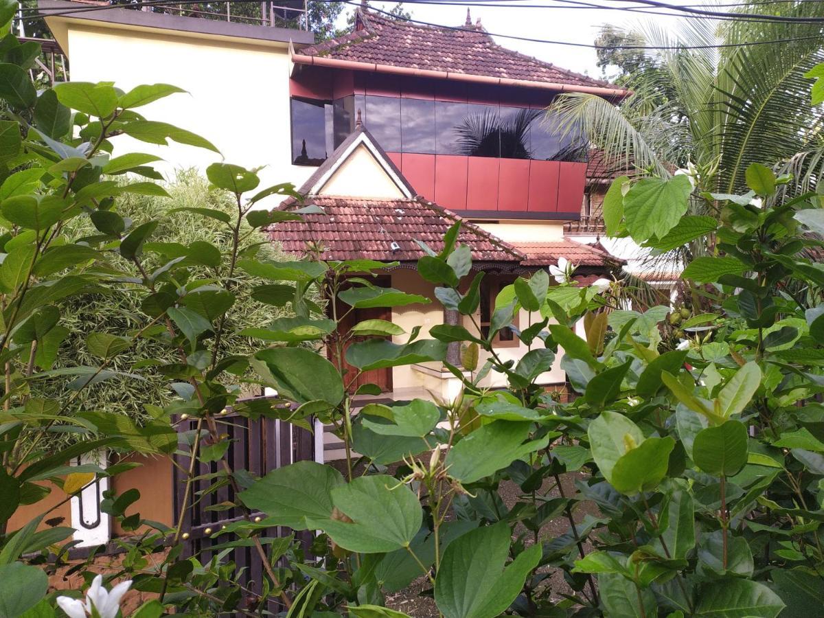 הוילה Aranmula Swasthi Griha מראה חיצוני תמונה